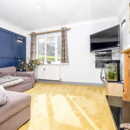 Luxury In With Stunning Garden Holiday home *