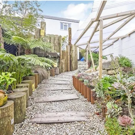 Luxury In With Stunning Garden Holiday home *